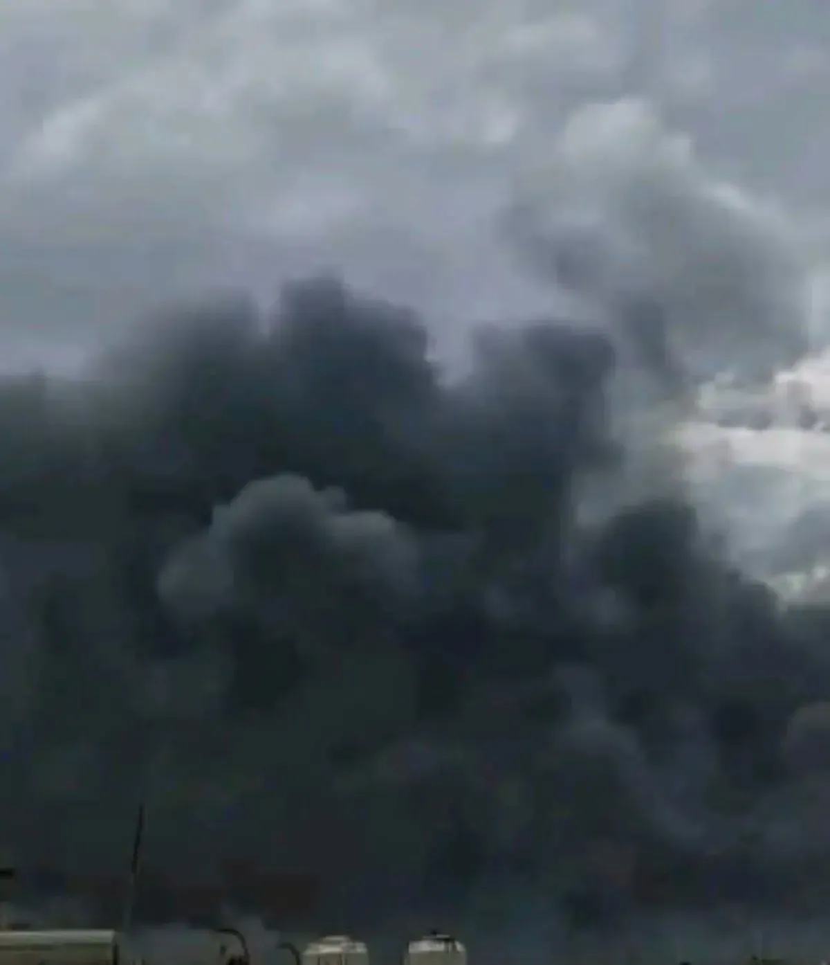 Intensive Airstrikes Target Houthi Military Positions Across Multiple Yemeni Governorates
