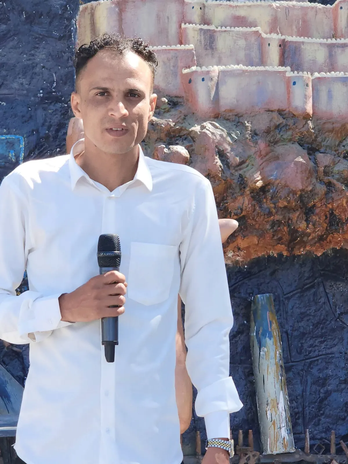 الناشط ضرار القدسي يكشف تفاصيل سقوط الحجرية بيد مليشيا الحوثي... أسلحة تكفي لآلاف المقاتلين وغياب للقيادة